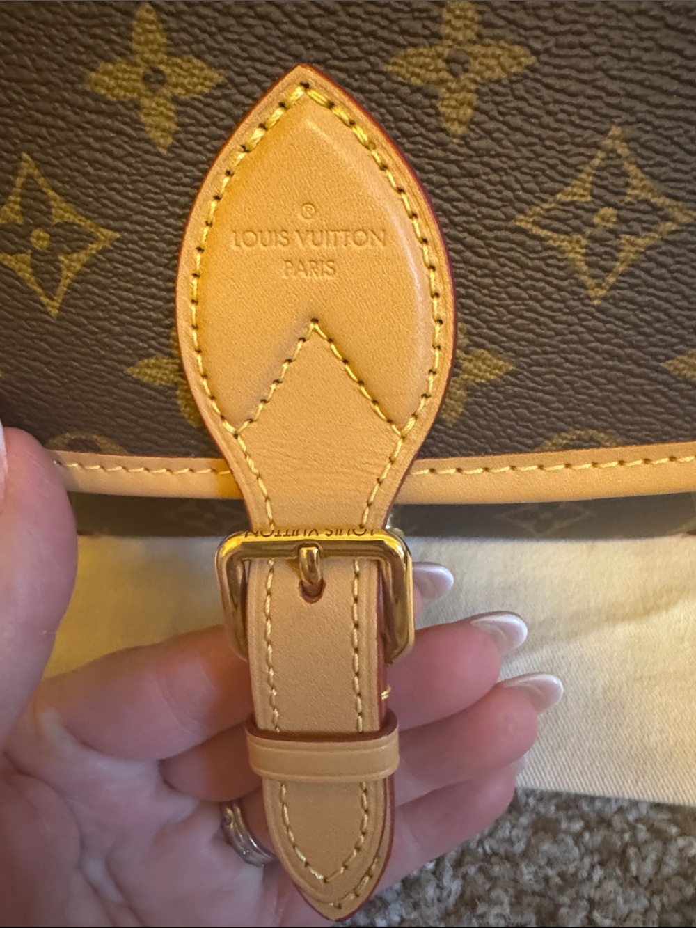 AUTHENTIC LOUIS VUITTON DIANE HANDBAG - Picture 9 of 13